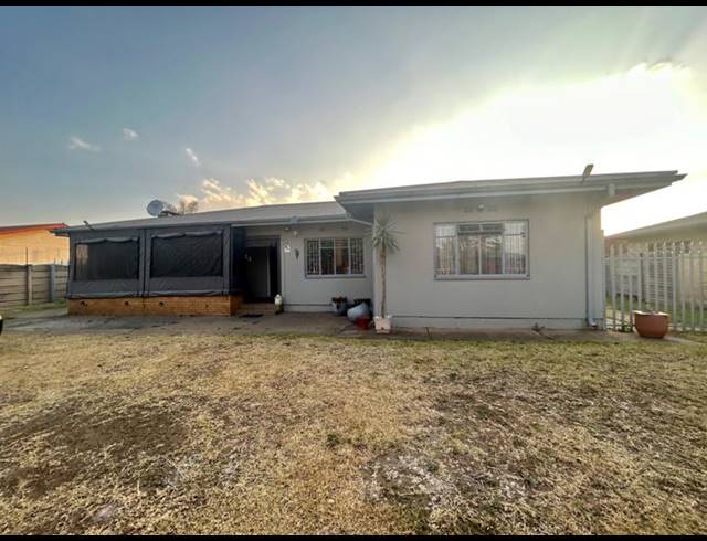 4 BEDROOM HOUSE FOR SALE IN VANDERBIJLPARK SW 1